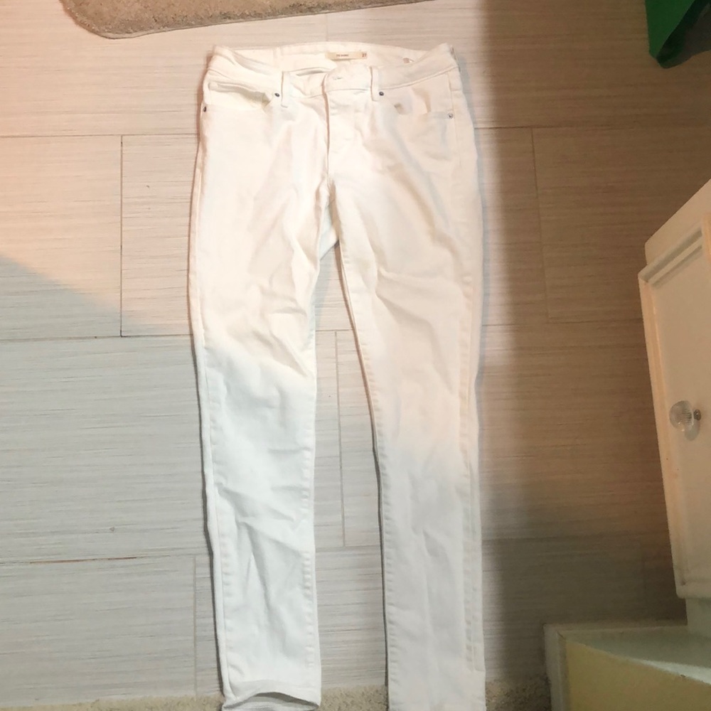 White Levi Jeans!!